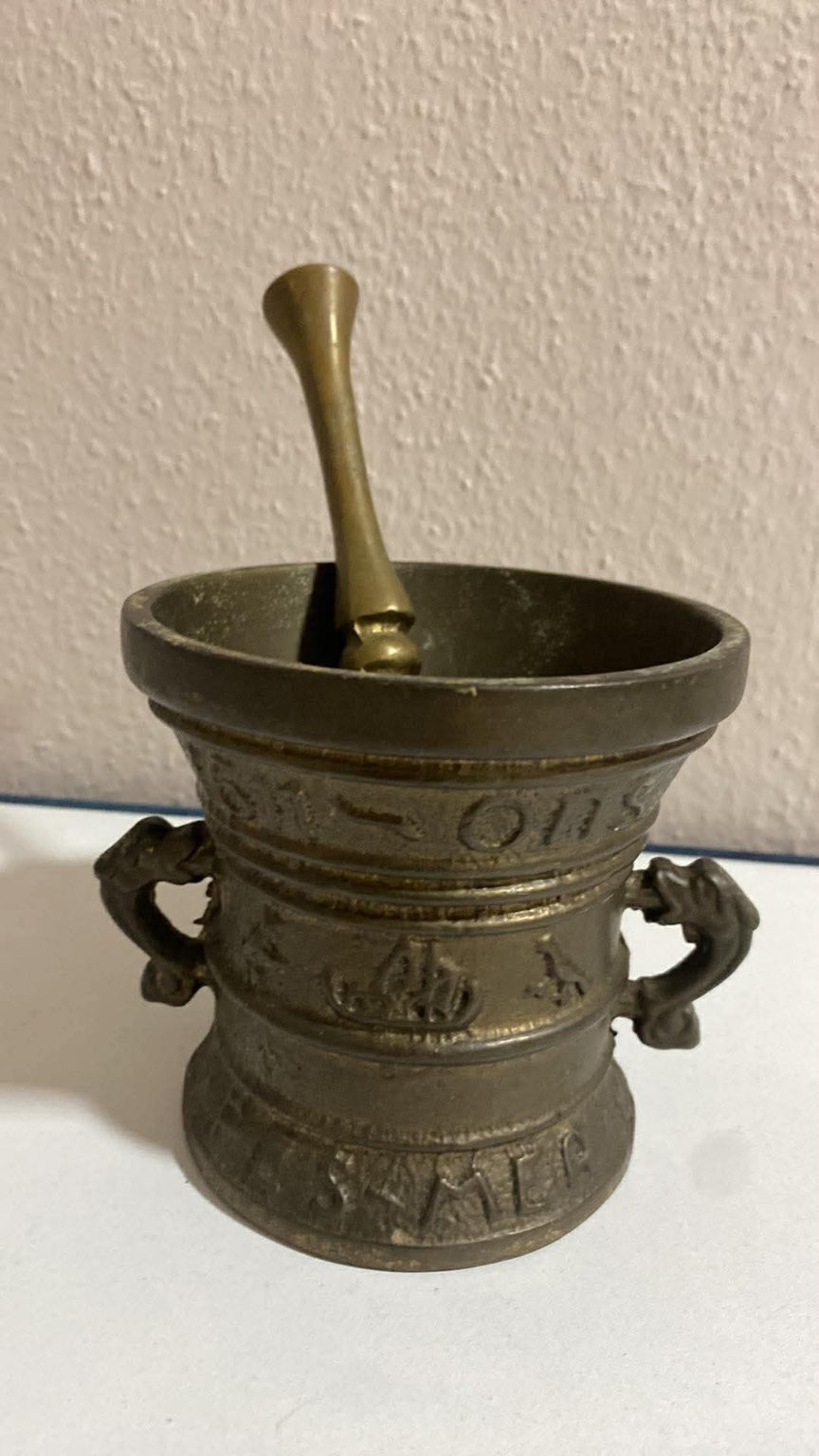 Antiker Messingmörser mit Stößel – dekorativer Apothekenmörser