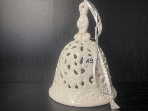 Porzellan-Glocke – filigranes Durchbruchmuster