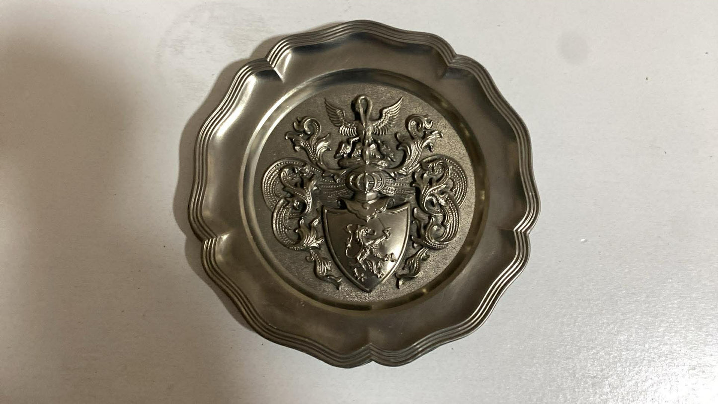 Zinnteller mit Wappen – Ø 23 cm – dekorativer Wandteller – Vintage