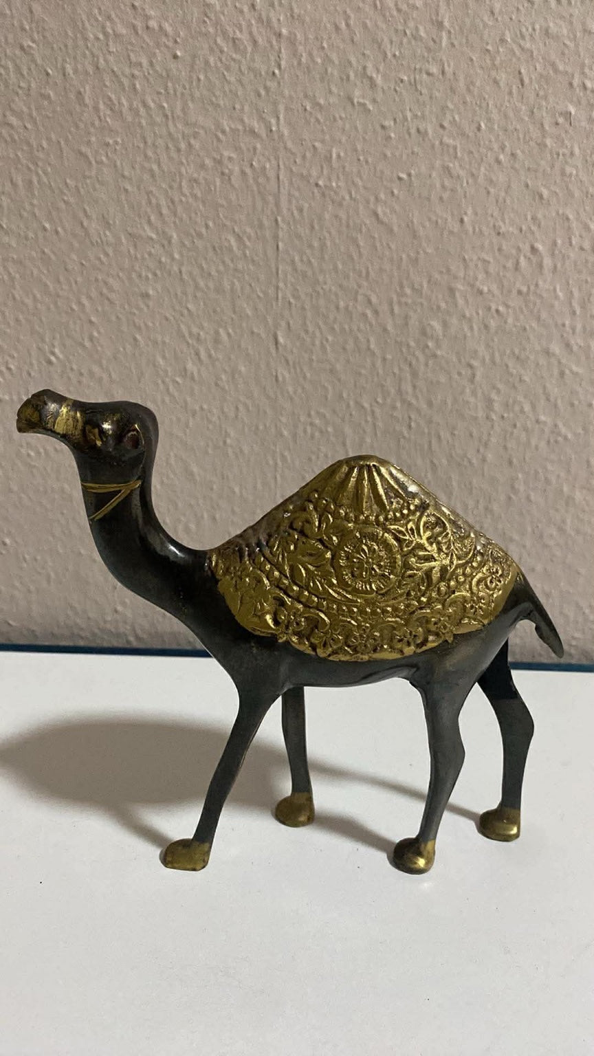 Orientalische Kamel-Figur aus Messing mit Gravur