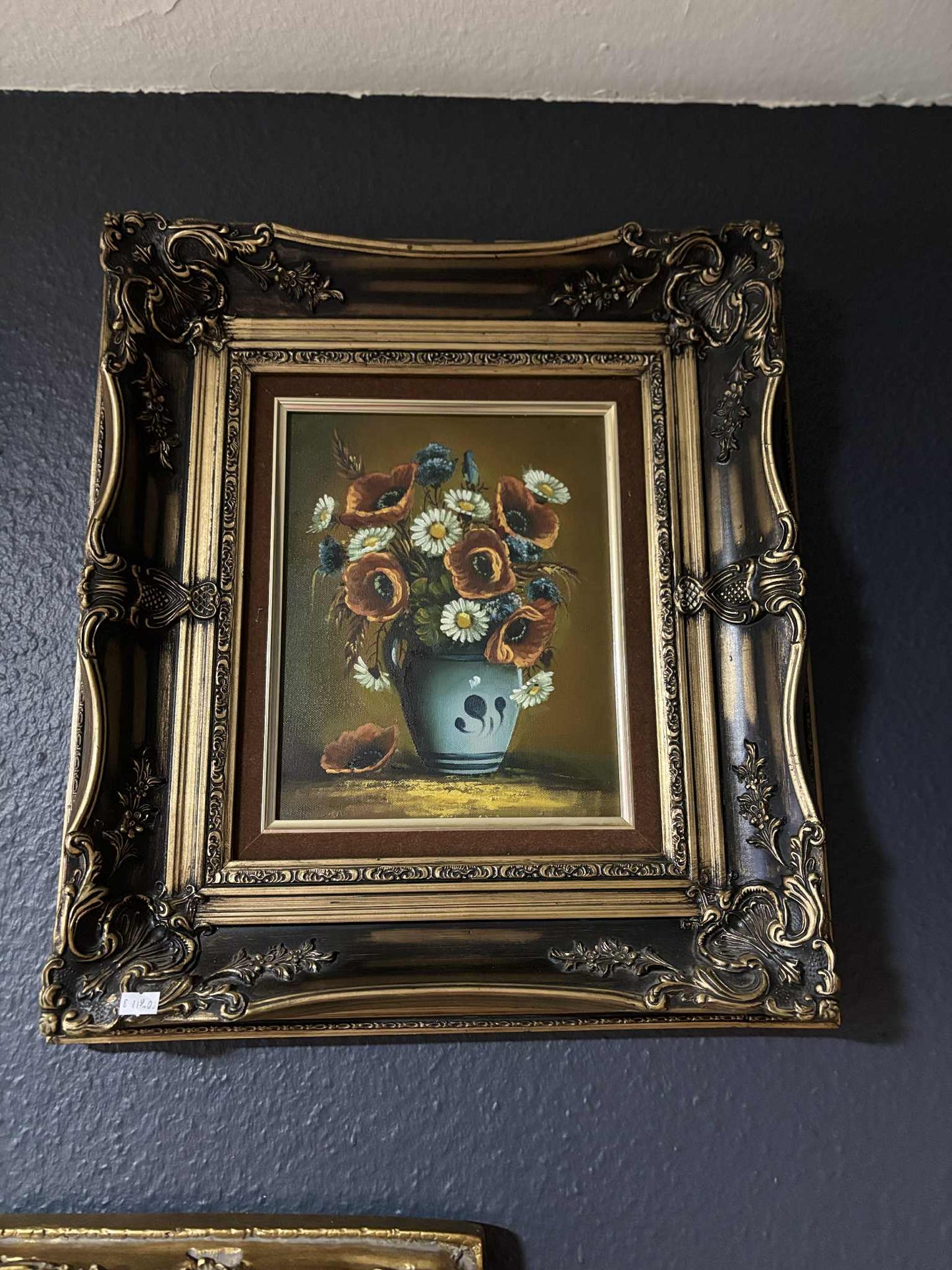 Stillleben mit Mohnblumen und Gänseblümchen – Öl auf Leinwand, Barockrahmen