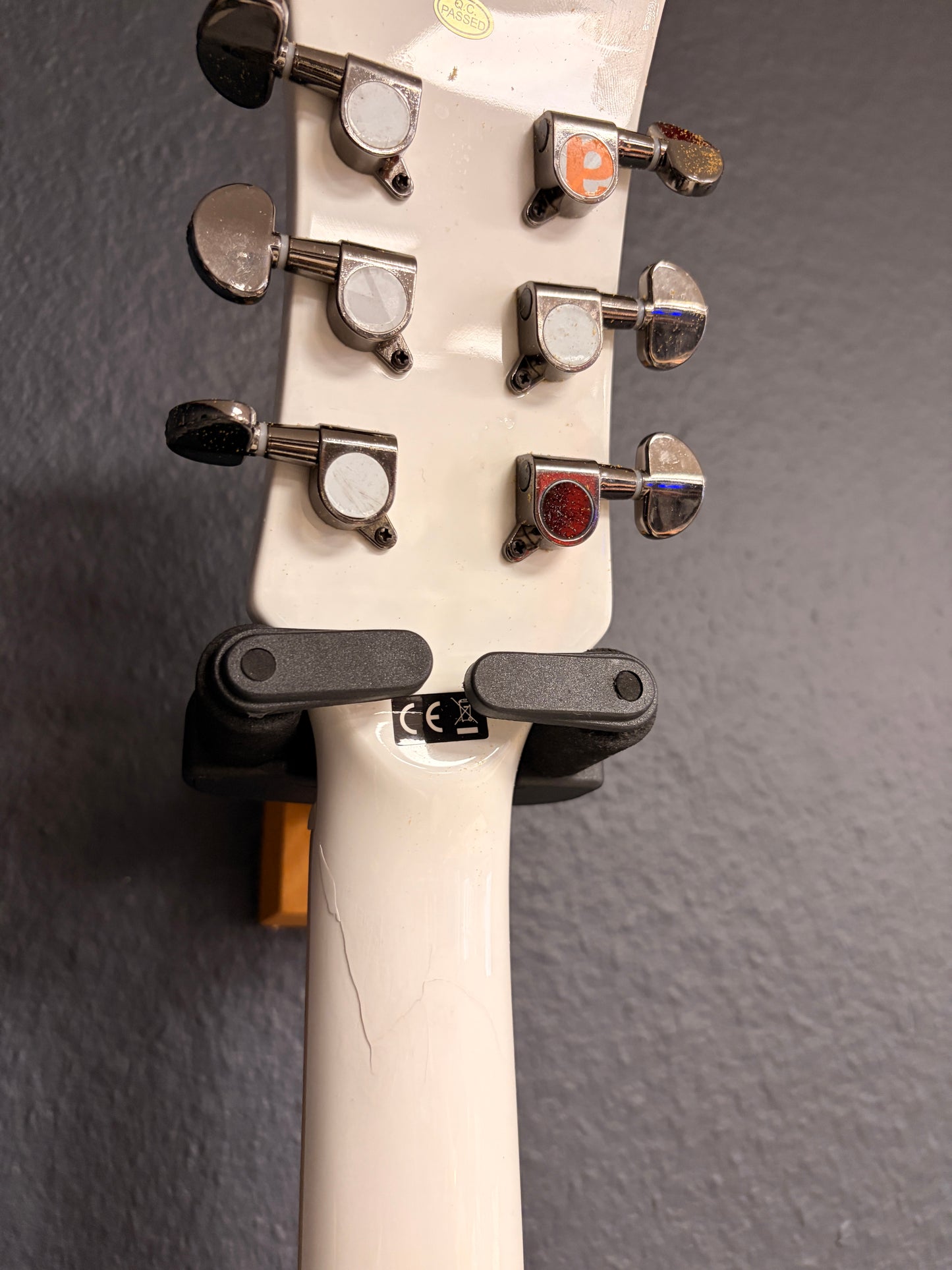 Harley Benton Progressive Line L-1000 – E-Gitarre in Weiß (Lackriss)