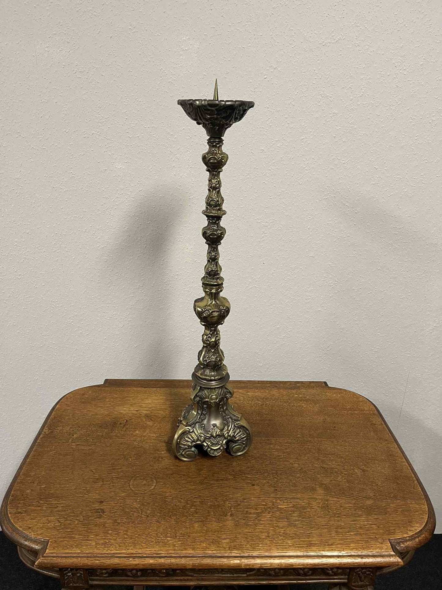 Barocker Messing-Kerzenständer