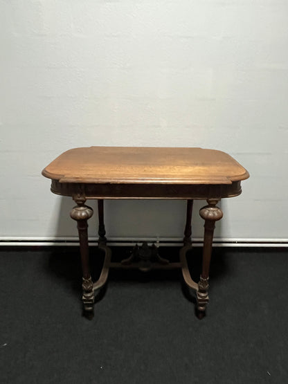 Antiker Beistelltisch aus Eiche – um 1900