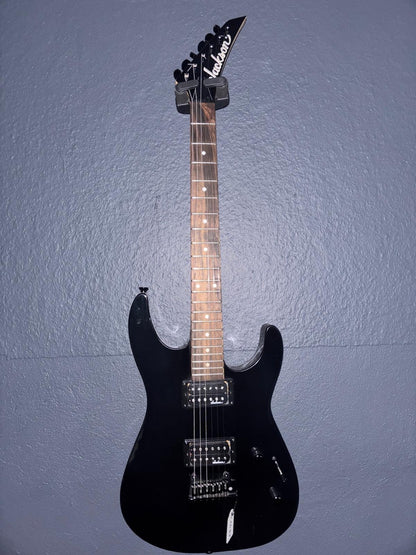 Jackson JS22 Dinky – Schwarze E-Gitarre mit Doppelhumbucker