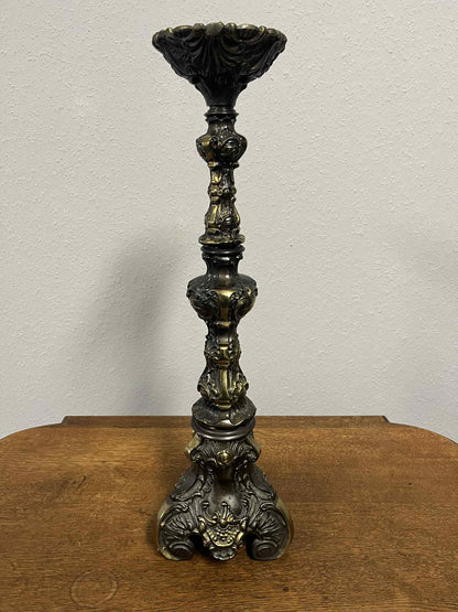 Barocker Messing-Kerzenständer mit Patina