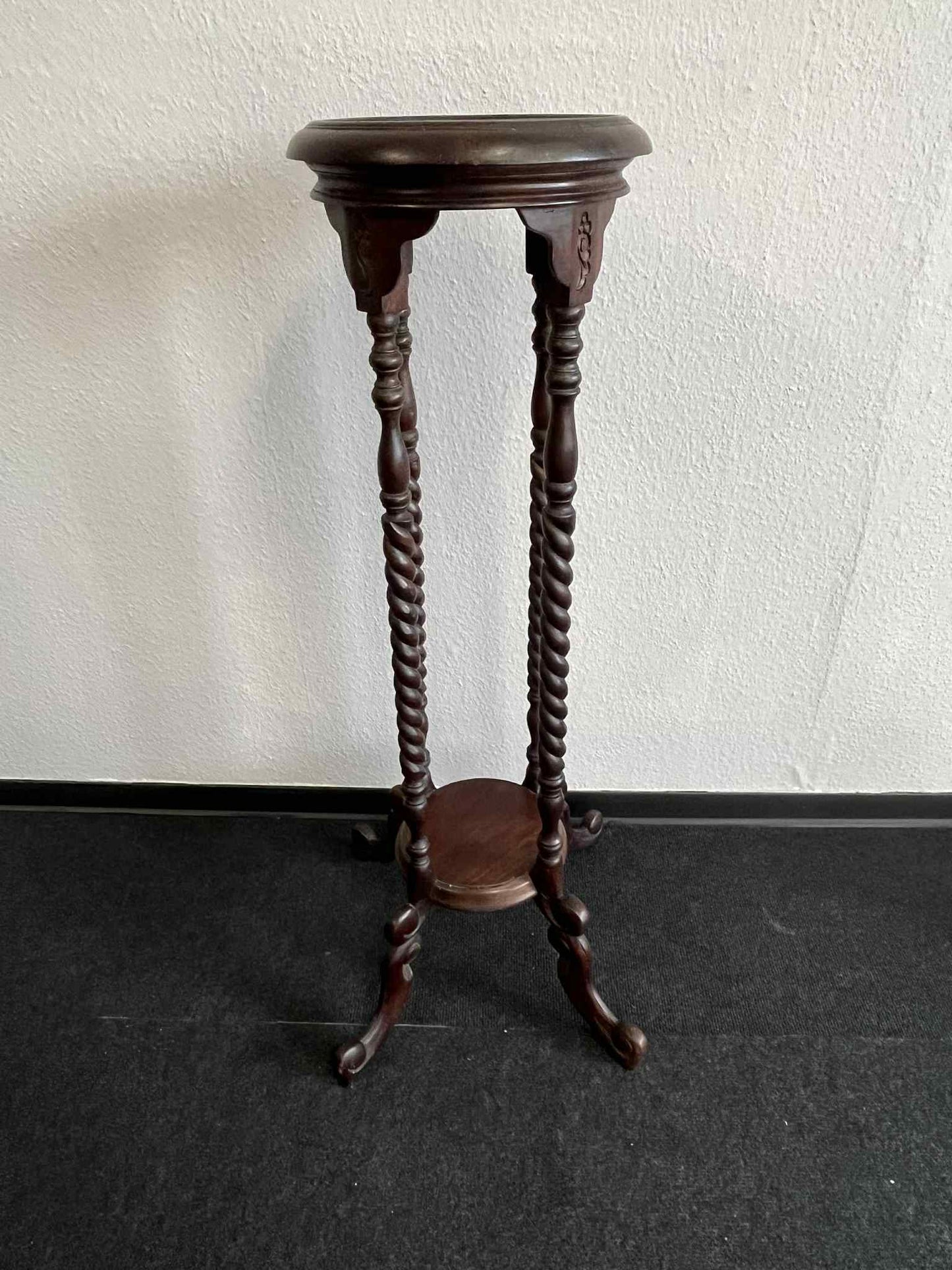 Antiker Pflanzenständer aus Holz mit gedrechselten Beinen