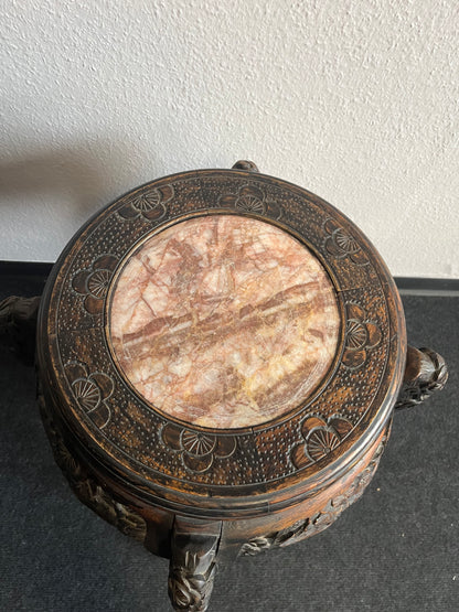 Antiker chinesischer Beistelltisch mit Marmorplatte, handgeschnitzt