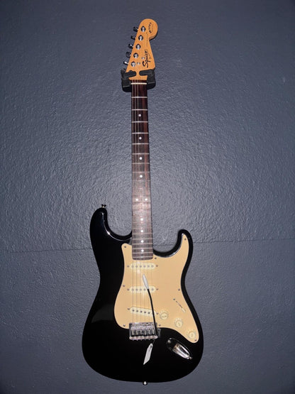 Squier by Fender – Bullet Stratocaster – Schwarz