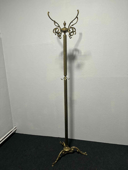 Messing-Garderobe im gedrehten Stabdesign
