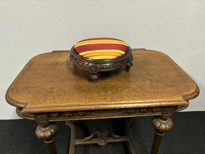 Antiker runder Fußhocker mit Polster