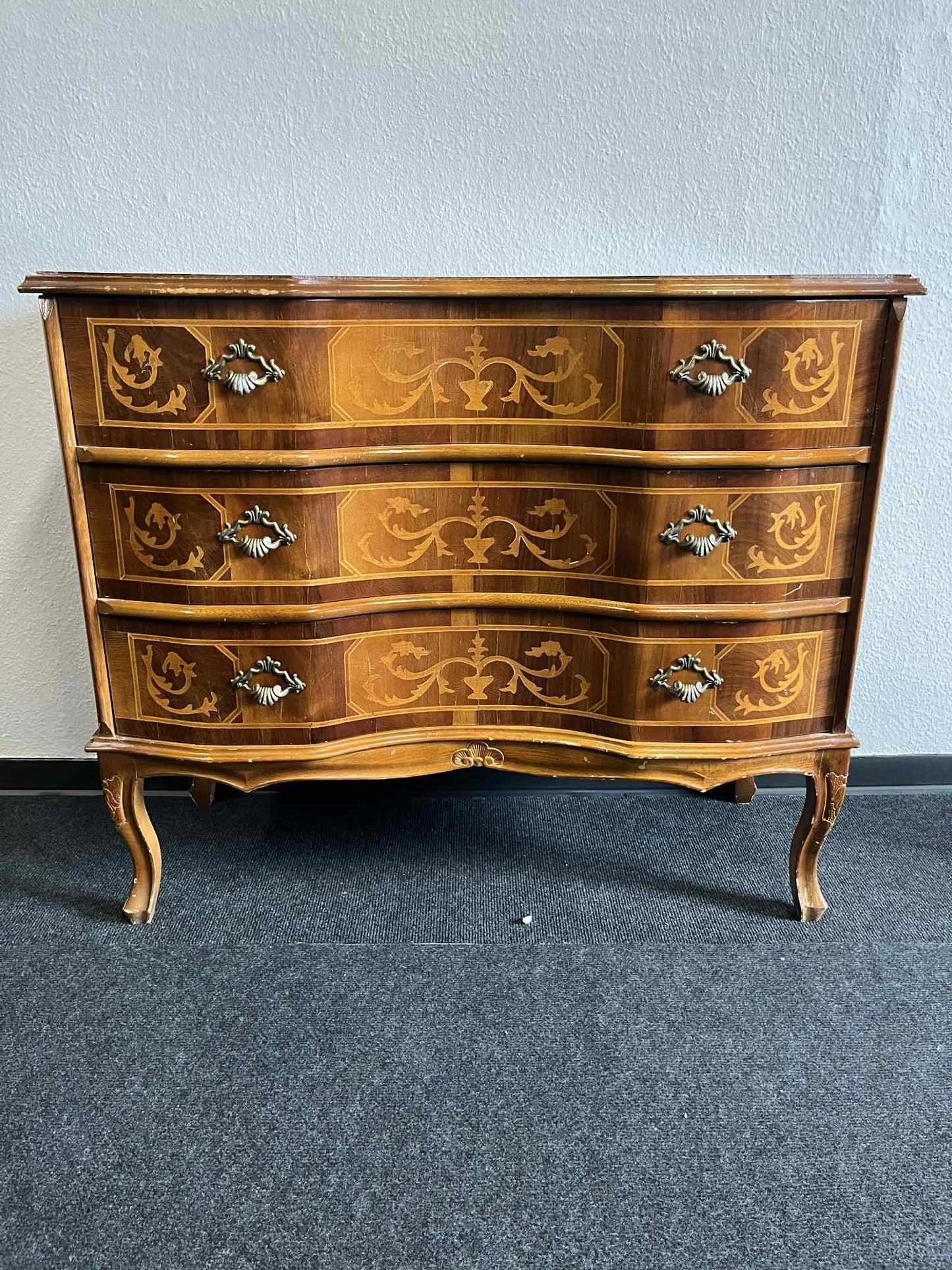 Barock Kommode mit Intarsien – 3 Schubladen