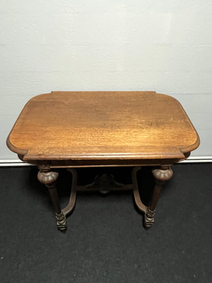 Antiker Beistelltisch aus Eiche – um 1900