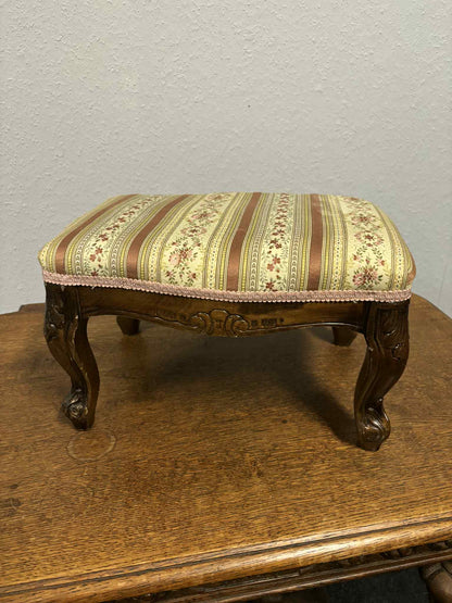 Antiker Fußhocker mit Streifenmuster