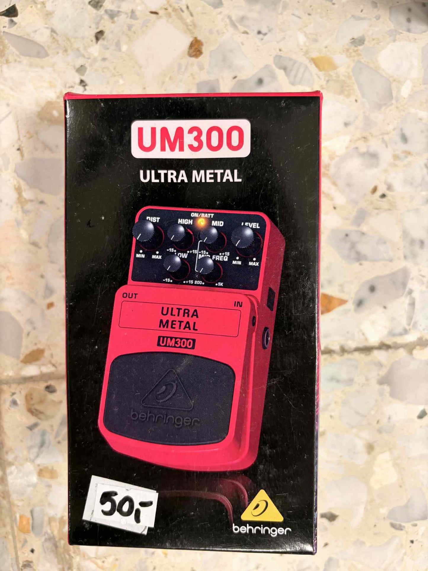 Behringer UM300 Ultra Metal – High-Gain Distortion Pedal