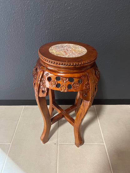 Chinesischer Hocker mit Marmorplatte – Handgeschnitzt