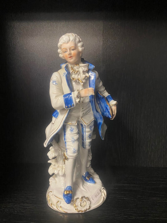Porzellanfigur – Herr in blau-weißer Kleidung