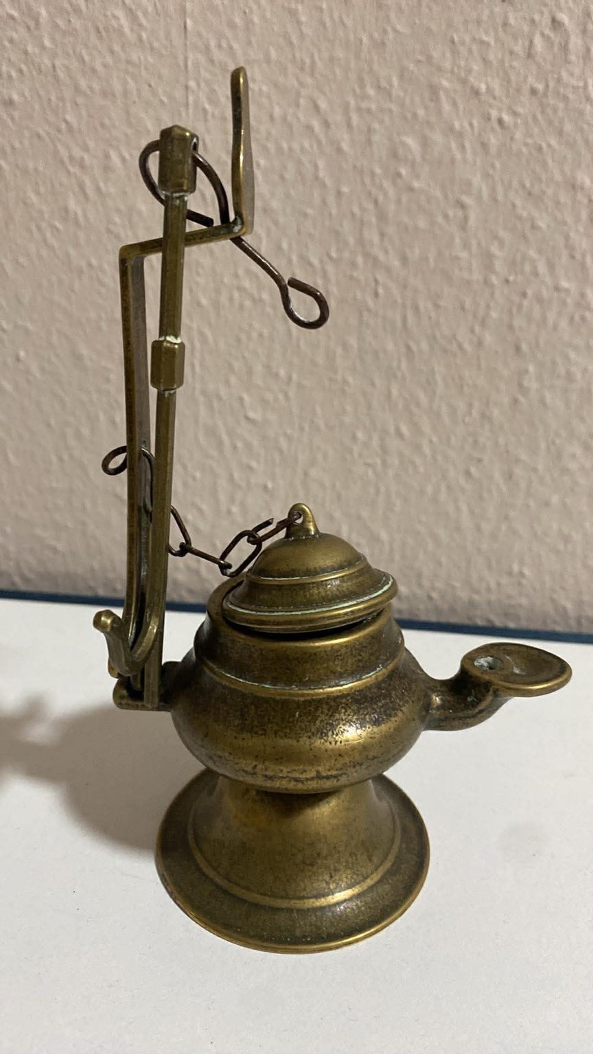 Antike Öl-Lampe aus Messing mit Aufhängung
