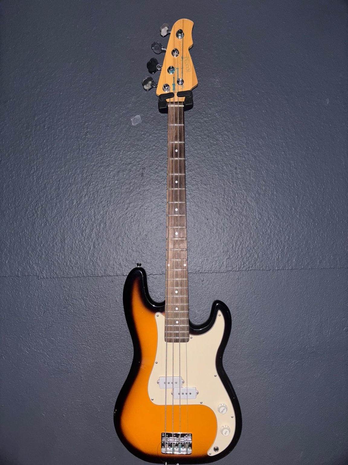 Rocktile Precision Bass – Sunburst Finish
