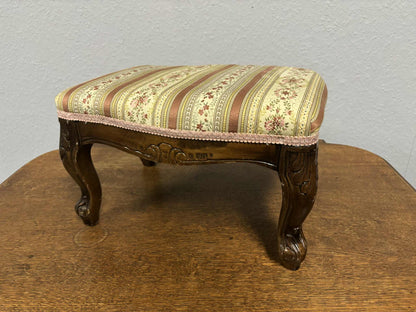 Antiker Fußhocker mit Streifenmuster