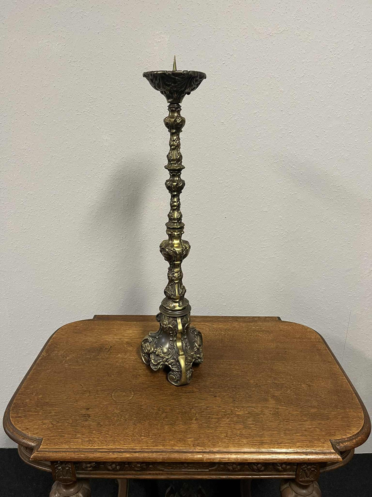 Barocker Messing-Kerzenständer