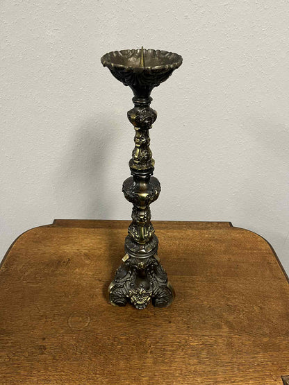 Barocker Messing-Kerzenständer mit Patina