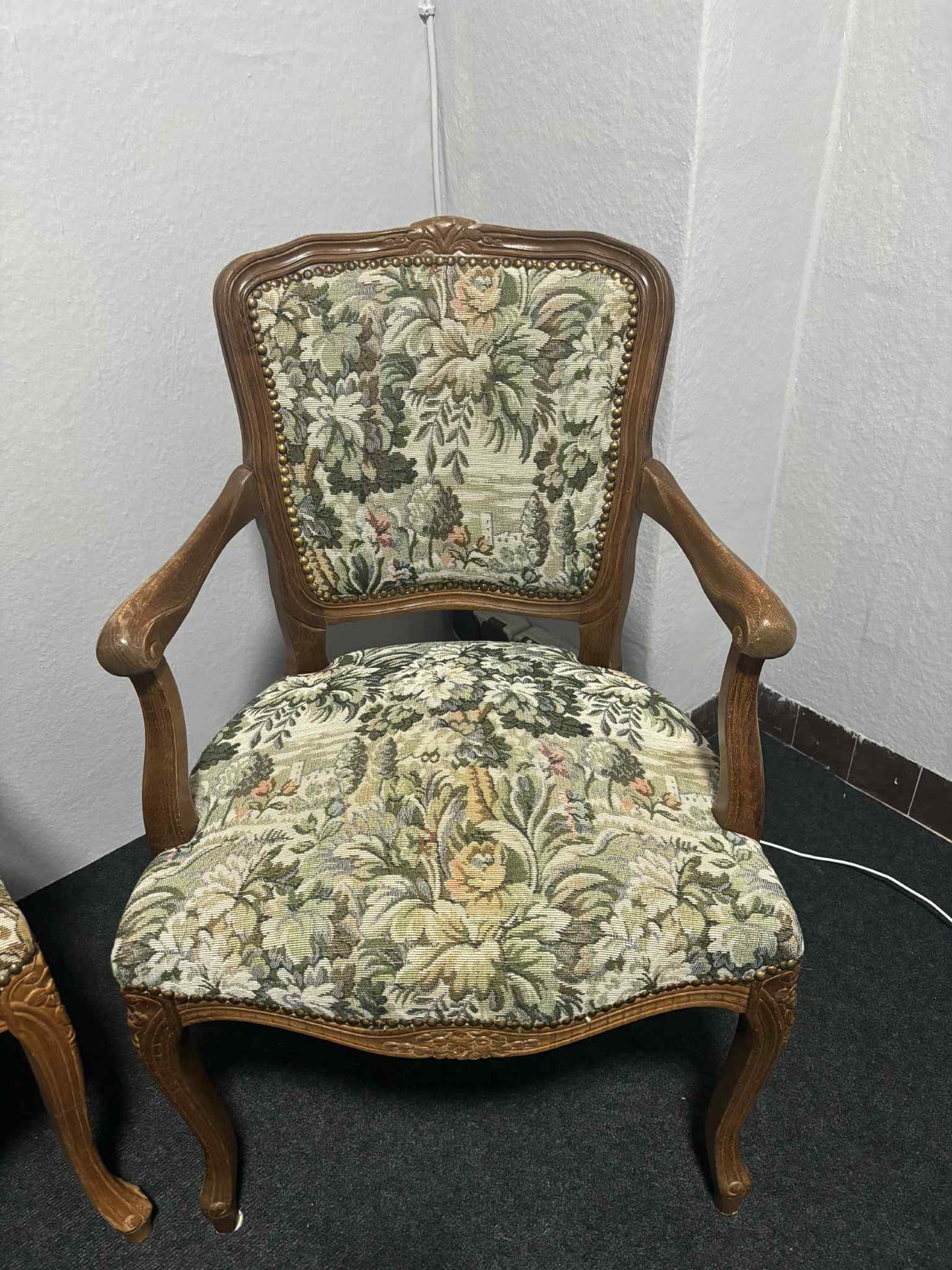 Antiker Armlehnstuhl mit Gobelinbezug – Louis XV Stil