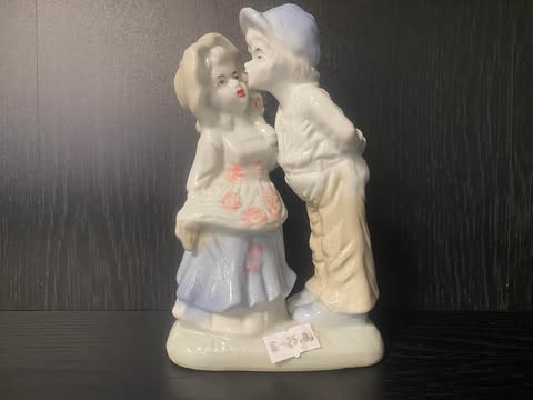 Porzellanfigur – Junge und Mädchen