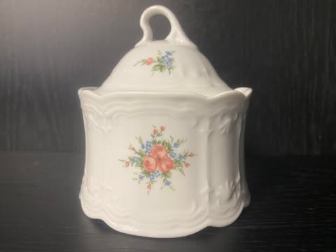 Porzellandose – Blumenmotiv