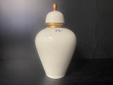 Porzellanvase mit Deckel – Weiß mit Goldakzenten