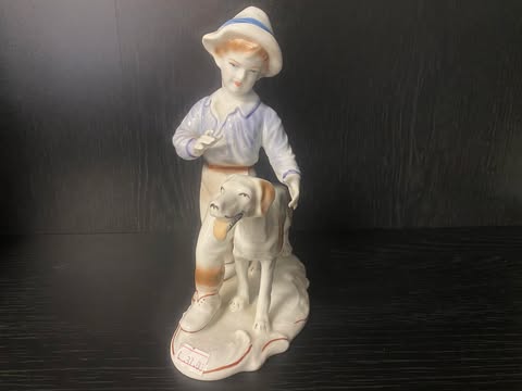 Porzellanfigur – Junge mit Hund