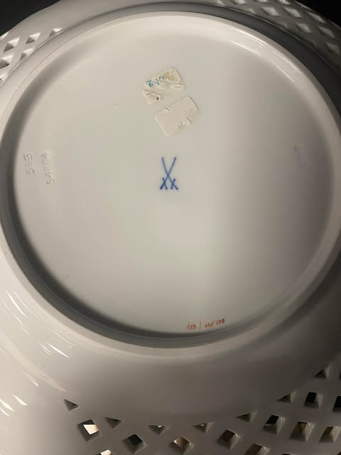 Meissen Porzellanteller – Durchbruchrand, Rosenmotiv