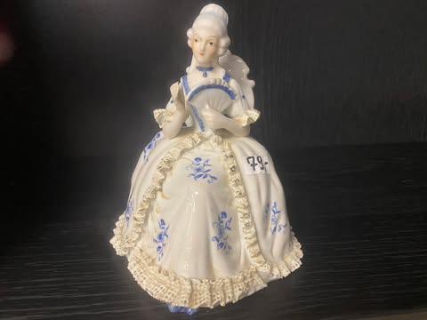 Porzellanfigur – Dame mit Fächer