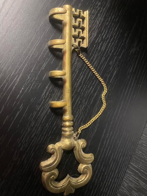 Dekorativer Messing-Schlüssel