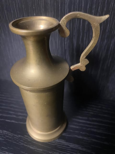 Schlichter Messing-Krug