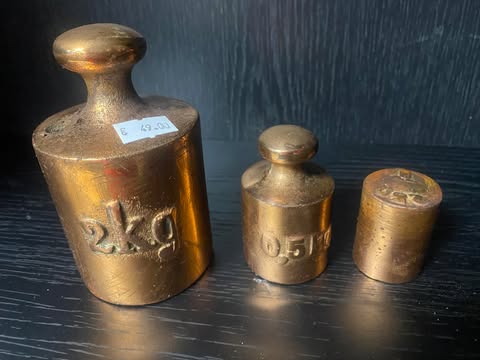 Set aus drei Messing-Gewichten