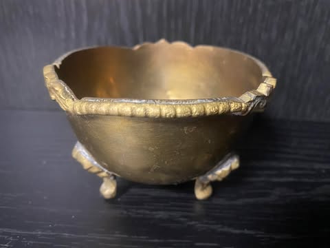 Dreibeinschale aus Messing