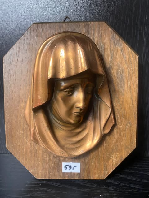 Messing-Relief „Madonna“ auf Holzplatte