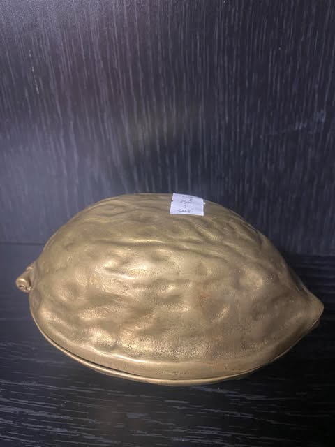 Messing-Nussdose mit Klappfunktion