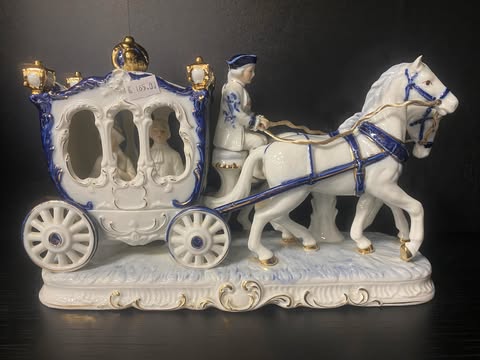 Porzellanfigur – Kutsche mit Pferden