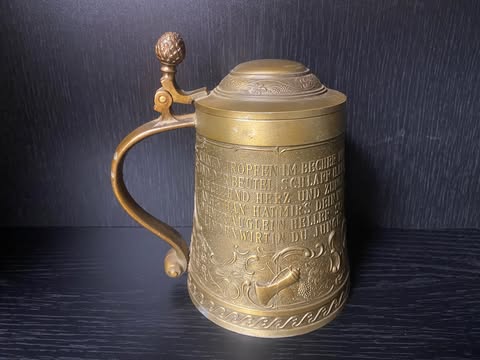 Antiker Messingkrug mit Deckel