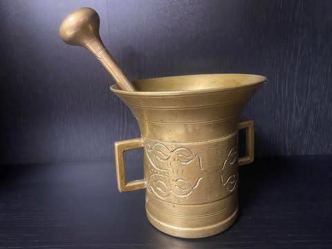 Messing-Mörser mit Stößel