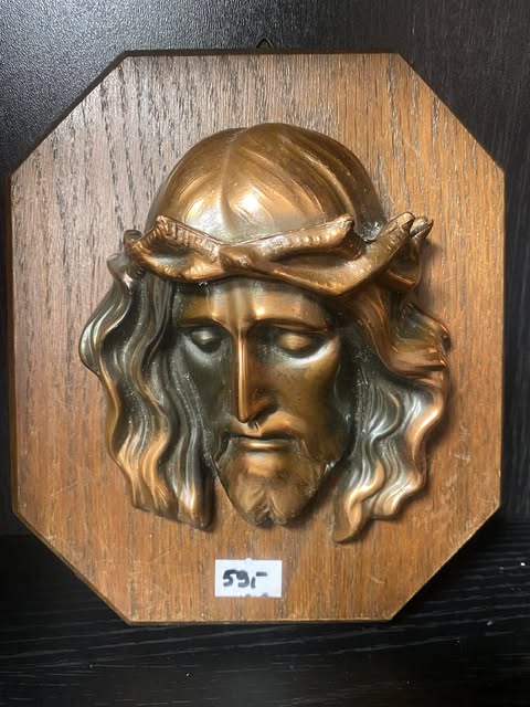 Messing-Relief „Christus“ auf Holzplatte