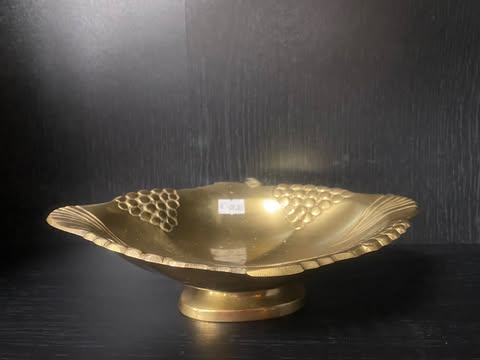 Messingschale – Weintraubenmotiv