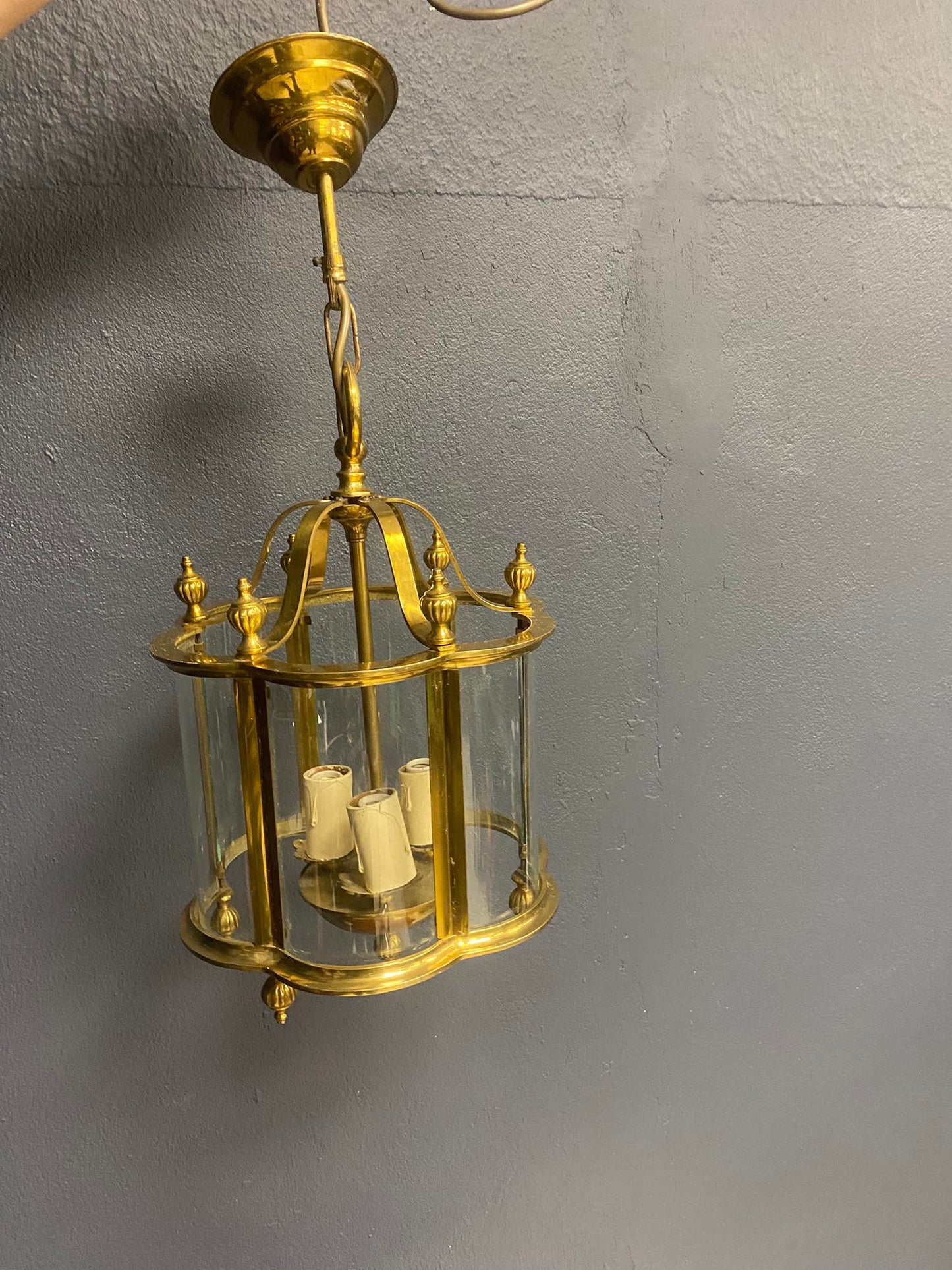 Klassische Hängelampe aus Messing mit Glasscheiben