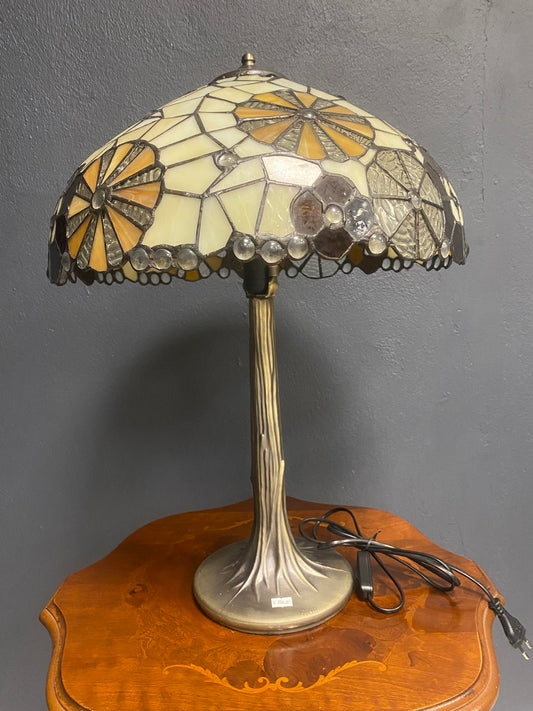 Tiffany Tischlampe mit geometrischem Glasschirm