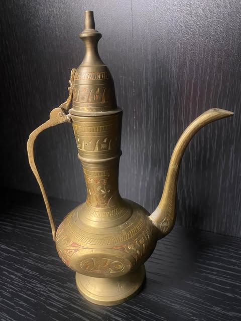 Orientalische Messing-Kanne graviert