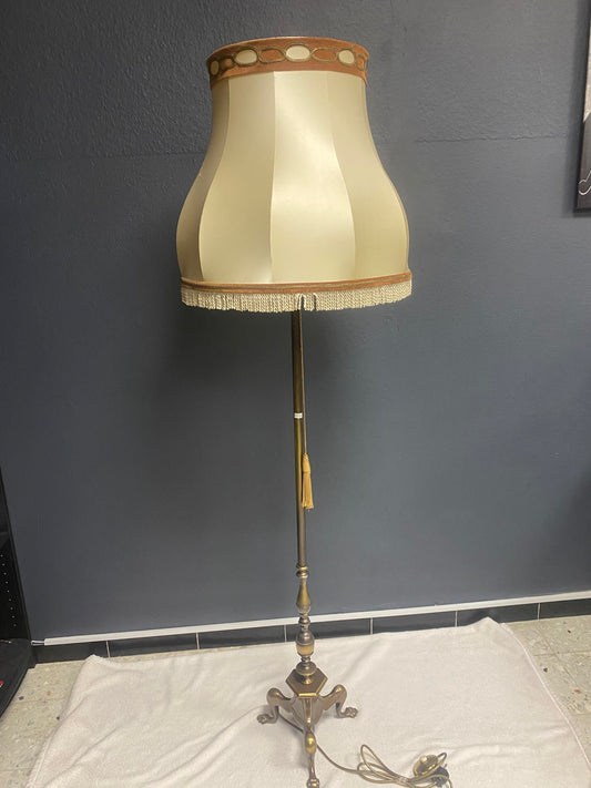 Vintage Stehlampe aus Messing mit Stoffschirm und Fransen