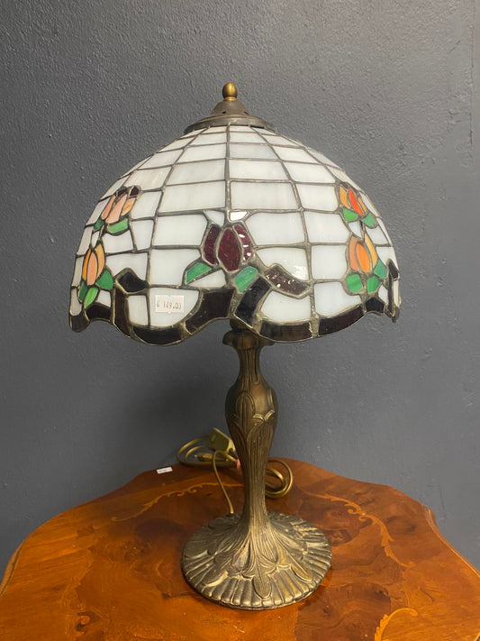 Tiffany Tischlampe mit floralem Glasschirm