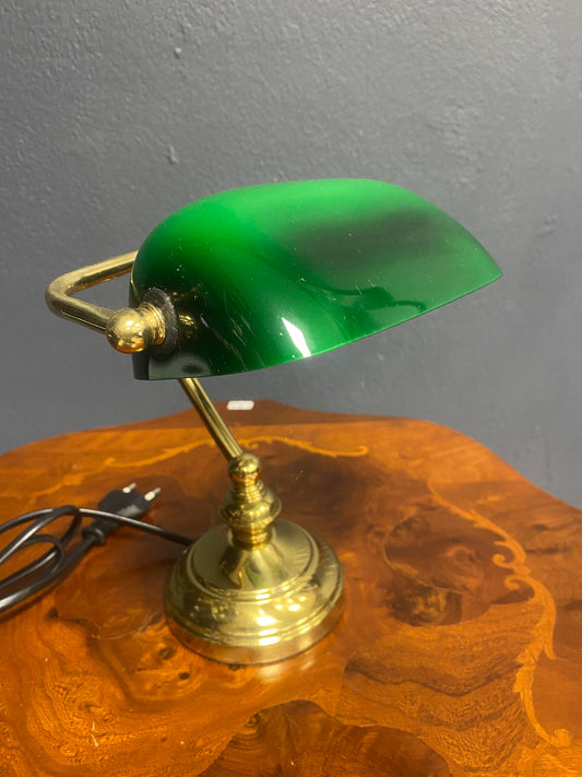 Klassische Bankerlampe mit grünem Glasschirm